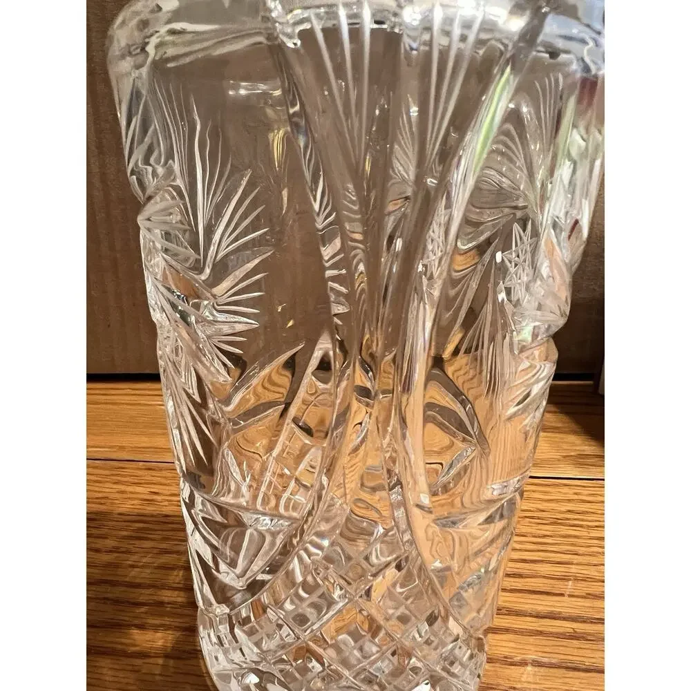 VTG. Crystal Glass Cut Liquor Decanter & Stopper. Sleek Whiskey Bourbon